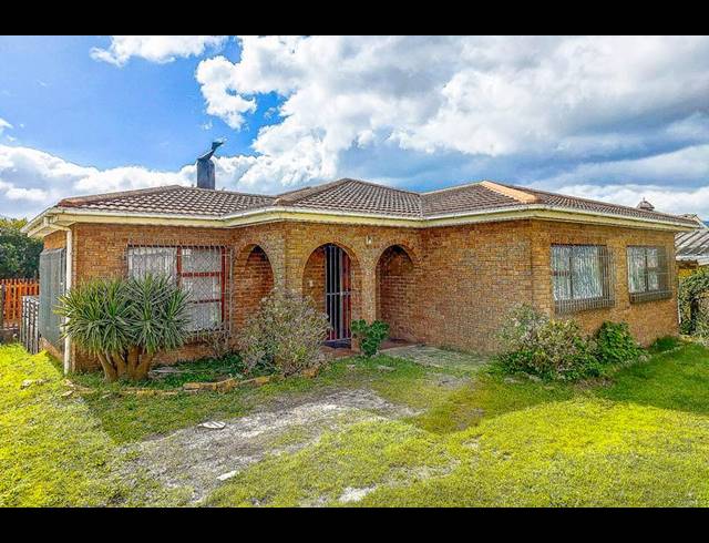 3 BEDROOM HOUSE FOR SALE IN PINEVIEW